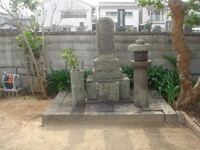 伊藤博文公先祖の墓碑　（修復前）