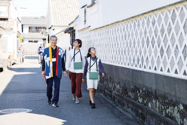 立派な白壁土蔵がある菊屋横町を歩きます。