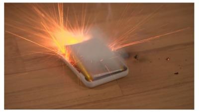 モバイルバッテリー火災の再現映像