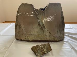 萩灰被刳貫花器