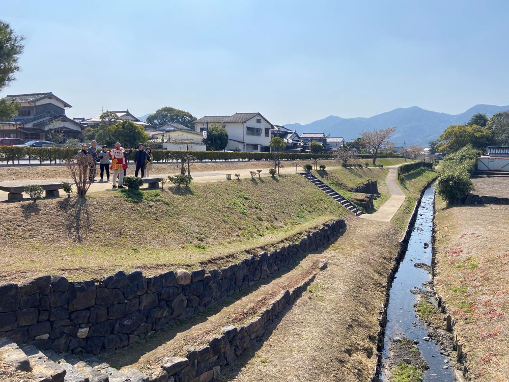 中の総門跡から見る萩城外堀
