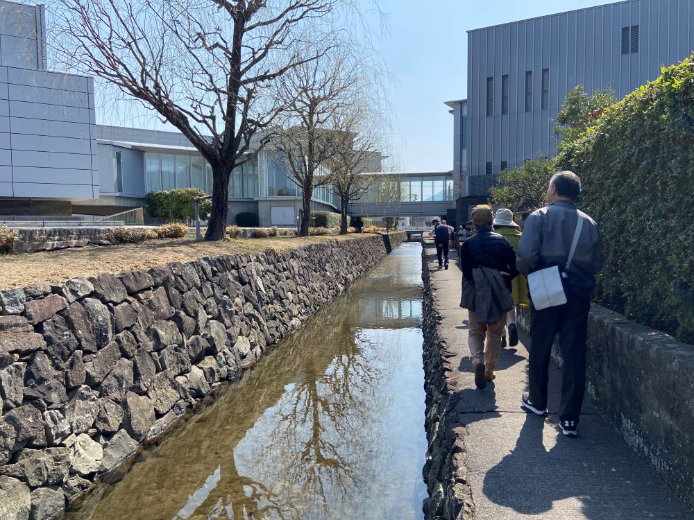 萩美術館のそばを流れる藍場川