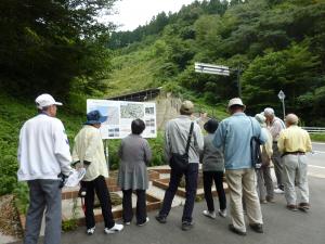 火山灰層観察施設大看板