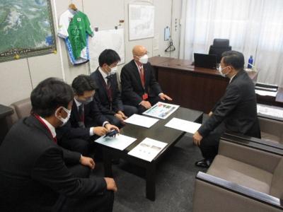 久保田官房審議官との面会写真